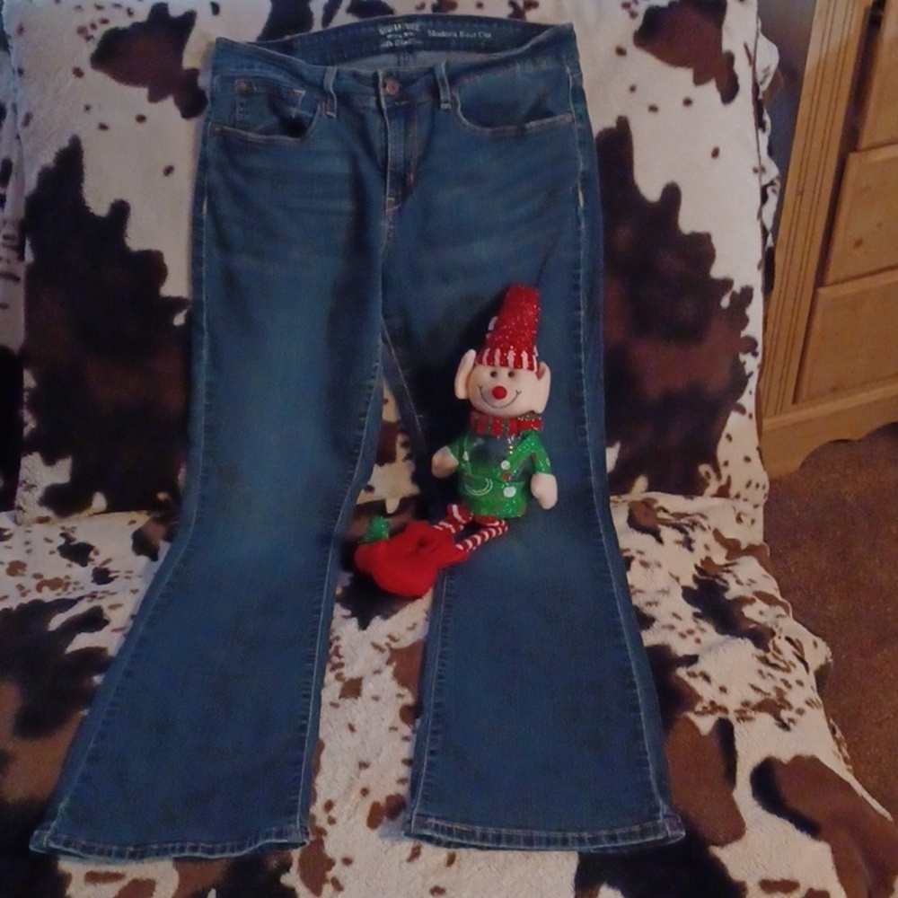 LEVI STRAUSS, MODEREN BOOT CUT,WOMENS SIZE 12M 31X32. ON TAG.